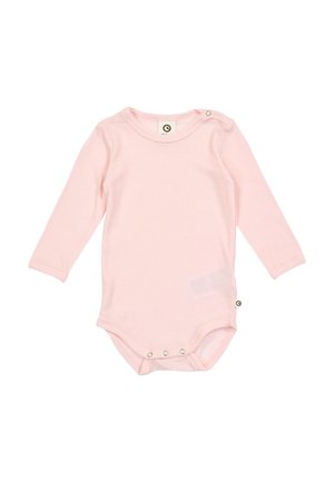 Completino a maniche lunghe rosa a costine con chiusure a pressione sulle spalle e sul fondo, realizzato in morbido cotone elasticizzato.