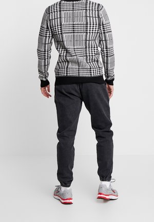 Jeans Tapered Fit - black