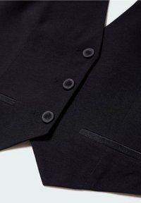 Schwarzer Blazer aus glattem Stoff mit drei runden Knöpfen und einem eleganten Design mit zwei Seitentaschen.