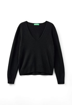 Schwarzer, langärmeliger V-Ausschnitt-Pullover mit gerippten Bündchen und Saum, flach auf einem weißen Hintergrund ausgelegt.