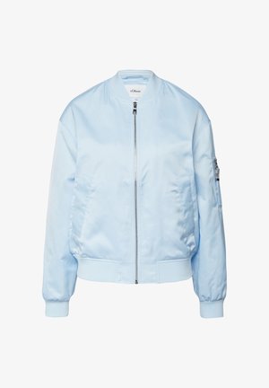Jasnoniebieska kurtka typu bomber z przednim zamkiem błyskawicznym, prążkowanym kołnierzem, mankietami, dołem oraz kieszenią na zamek na lewym rękawie.