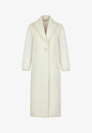 Długi kremowy płaszcz z usztywnionym kołnierzem i zamknięciem na jeden guzik. Teksturowane dzianinowe rękawy i boczne kieszenie. Gładki materiał na całej długości.