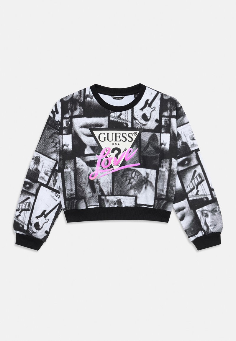 Schwarzer, kurzer Sweatshirt mit einer Collage aus monochromen Bildern, einem zentralen weißen Dreieck mit "GUESS®" in Schwarz und "Love" in rosa Schrift.