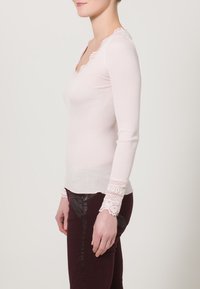 Rosemunde BENITA O NECK - Langarmshirt - soft rose