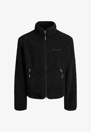 Schwarze Fleecejacke mit hohem Kragen, Reißverschluss vorne und zwei seitlichen Reißverschlusstaschen. Weiche Textur mit gleichmäßigem Muster und kontrastierenden Hardwaredetails.