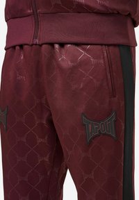 No seleccionado, oxblood black