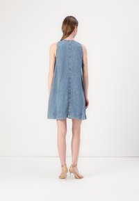 7 for all mankind V NECK DRESS - Džinsinė suknelė - arizona