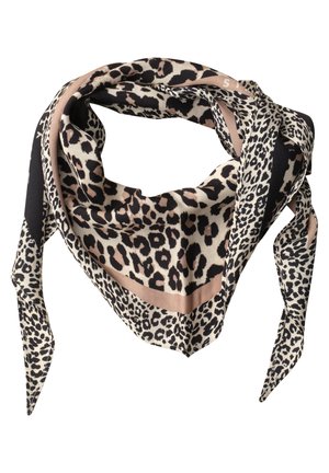 Firkanet silketørklæde med beige, sort og brun leopardprint, foldet og løst draperet med spidse ender, der hænger ned.
