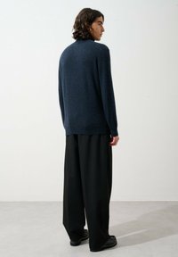 Authentic Cashmere BANGE - Stickad tröja - caviar