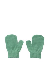 Paar grüne gestrickte Handschuhe mit Daumenöffnungen, flach auf weißem Hintergrund ausgelegt.