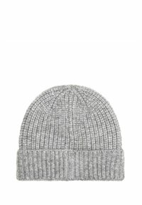 Szary dzianinowy beanie z prążkowanym wzorem, z zawiniętym mankietem i miękką teksturą. Materiał wydaje się ciepły i gruby, idealny na zimowe dni.