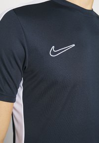 Nike Performance TOP  - Spordi T-särk - obsidian/white