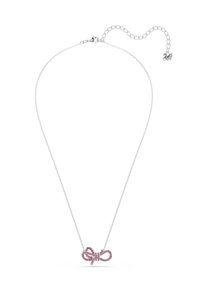 Collier en argent avec un pendentif en forme de nœud orné de pierres précieuses roses. Chaîne fine avec une longueur ajustable et un fermoir décoratif.