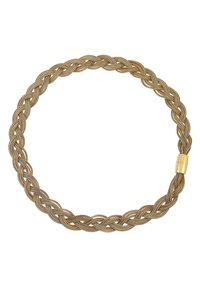 Halskette aus goldfarbenem geflochtenem Metall mit einem polierten Magnetverschluss auf weißem Hintergrund.