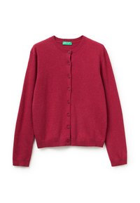 Červený pletený kardigan s kulatým výstřihem, dlouhými rukávy a zapínáním na knoflíky vpředu. Má žebrované manžety a lem.