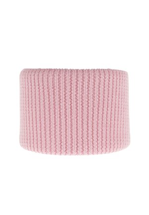 Roze gebreide hoofdband met een ribbeltextuur en een brede vormgeving, met een gelijkmatige, zachte uitstraling zonder extra details of accenten.