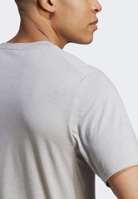 adidas Performance ESSENTIALS FEELREADY - Sports T-shirts - grey/black