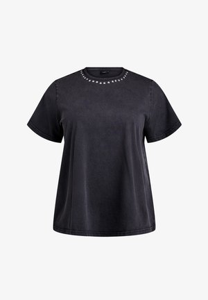 Melna īsām piedurknēm t-krekls ar brīvu piegriezumu. Ar apaļu kakla izgriezumu, rotātu ar metāliskiem ieliktņiem. Mīksts, teksturēts kokvilnas audums.