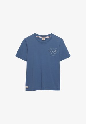 Niebieski bawełniany t-shirt z krótkimi rękawami, zaokrąglonym dekoltem i nadrukiem z przodu z napisem "Superdry & Co" w jaśniejszym odcieniu. Klasyczny krój i gładka struktura.