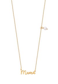 Złoty naszyjnik z łańcuchem, na którym widnieje słowo "Mama" w kursywie, uzupełniony małym białym perłowym akcentem w pobliżu zapięcia.