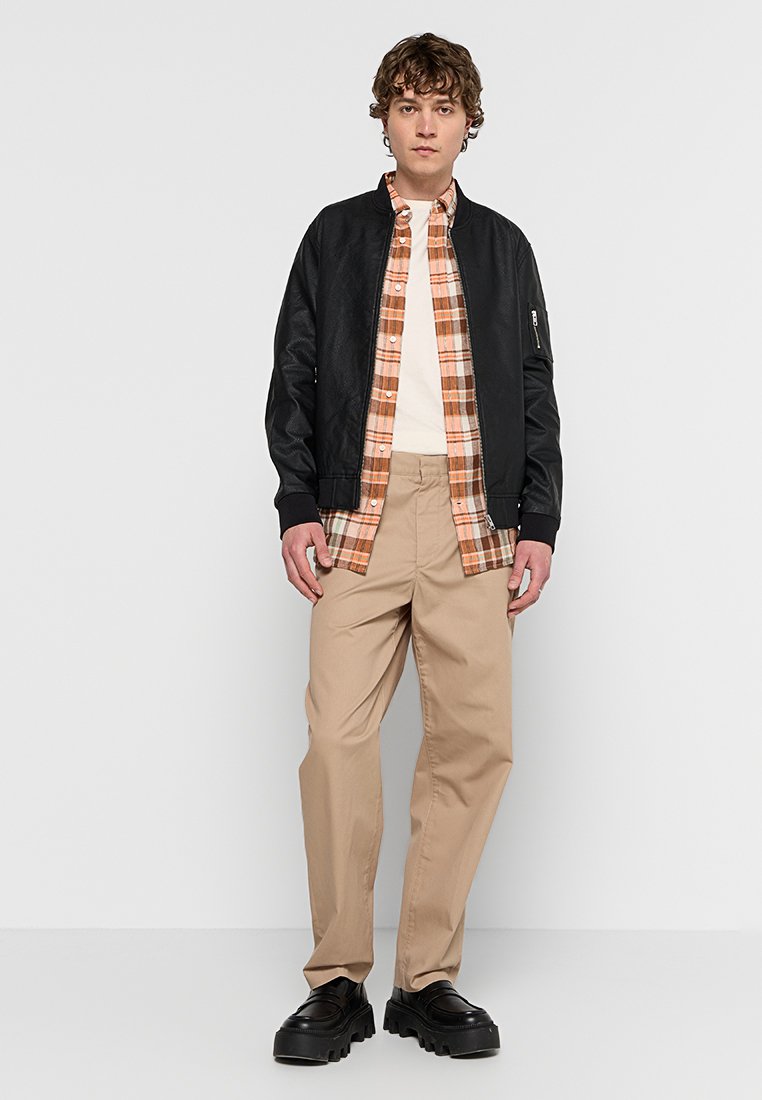 LOOSE FIT