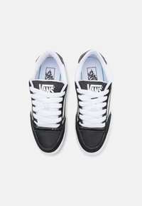 Vans HYLANE UNISEX - Obuća za skateboard - black/white