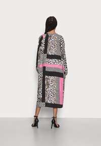 Emily van den Bergh DRESS - Vestido camiseiro - black/white/pink