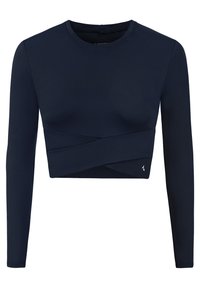 Tumesinine pikakäisteline crop top, mis on valmistatud venivast kangast. Eesmine osa on keeratud disainiga ja alumises vasakus servas on logo aksent.