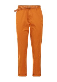 Pantalon en coton orange avec ceinture tressée. Conception à jambes droites et revers roulés pour un ajustement décontracté. Texture lisse et tissu durable.