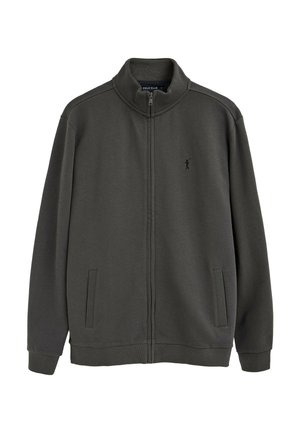 Giacca grigia scura con zip integrale, collo alto, maniche lunghe, due tasche frontali e piccolo logo ricamato di un giocatore di polo nero sul petto.