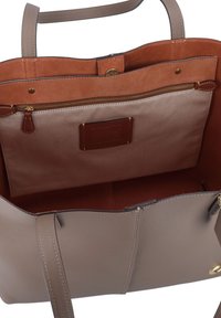 COACH NORTH TOTE BAG 32 - Maisiņveida soma - b4/dark stone