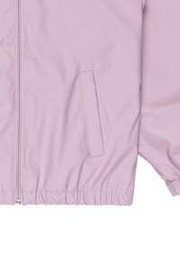 Ljusrosa, vattentät jacka med elastiska ärmslut och midja, med en framficka och en diskret sidoficka. Slät textur.