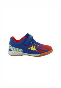 Chaussure de sport bleue avec des accents rouges, design texturé, dessus en maille, logo Kappa, sangle Velcro et semelle extérieure en caoutchouc naturel.
