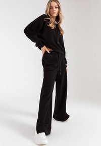 CUL8R WIRGINIA - Bluza z kapturem