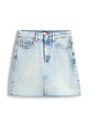 Φωτεινό μπλε denim μίνι φούστα με εμπρόσθιες τσέπες, θηλιές ζώνης, κούμπωμα με κουμπί και φθαρμένο τελείωμα.