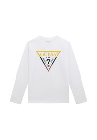 Weißes Langarm-T-Shirt mit einem dreieckigen Logo-Design in Gelb, Braun und Grün auf der Brust, versehen mit dem Text "GUESS" und Grafiken.