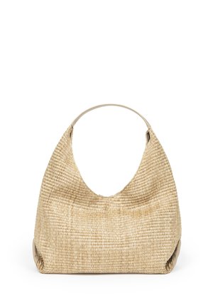 Beżowa pleciona słomiana torba hobo z skórzaną rączką i miękką, luźną strukturą na białym tle.
