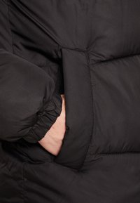 Jack & Jones CHILI PUFFER HOOD - Giacca invernale - schwarz