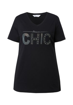 Czarny t-shirt z dekoltem w serek i krótkim rękawem, z napisem "Forever CHIC" w srebrnych, niczym ozdobnych literach na przodzie. Wykonany z miękkiej bawełny.