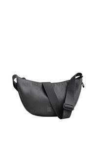 Sac bandoulière gris en matériau lisse, avec une forme incurvée, une sangle réglable et un logo sur le devant.