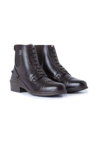 Botas de tobillo de cuero marrón con un acabado suave, con cordones en la parte delantera, paneles laterales elásticos y un tacón bajo cuadrado. Presenta costuras decorativas.