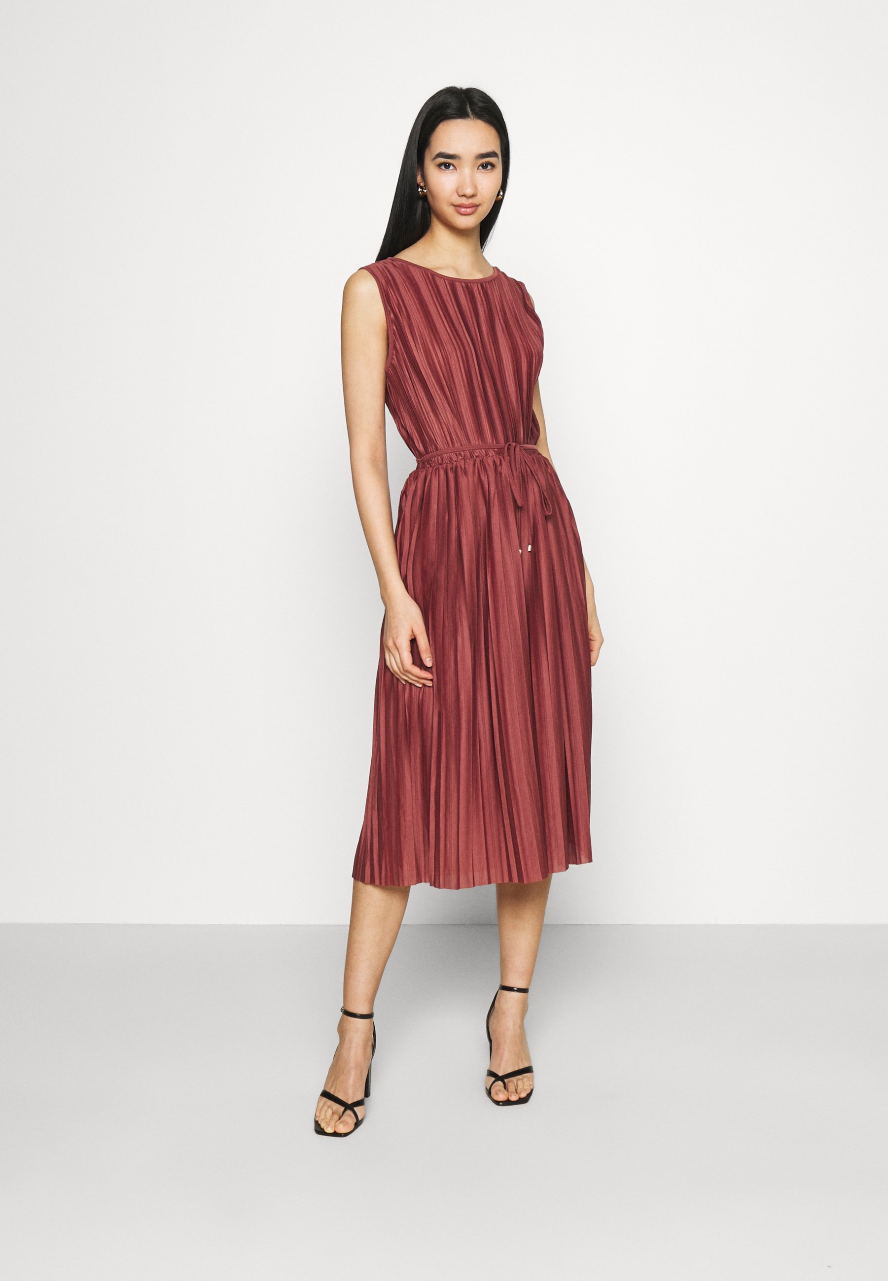 Only Onlelema Dress Box Cocktailkleid Festliches Kleid Apple Butter Bordeaux Zalando De 