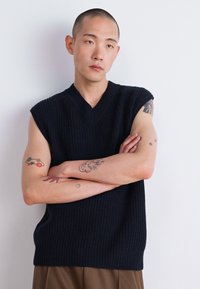 Carhartt WIP MARLON - Jersey de punto - dark navy