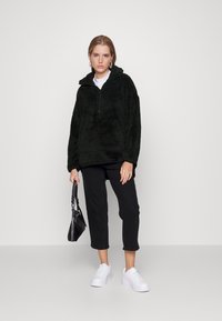 Vero Moda Petite VMFILLY ANORAK - Casaco leve - black