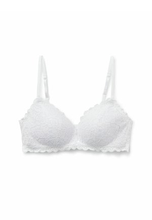 Soutien-gorge en dentelle blanche avec des bords festonnés, doté d'un design à coque moulée et de fines bretelles réglables. Motif floral texturé sur l'ensemble.