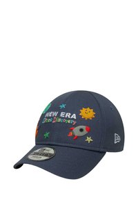 Marineblaue Kappe mit gestickten Weltraummotiven, darunter eine Rakete, die Sonne und Sterne. Mit einem gebogenen Schirm und New Era-Branding.