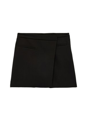 Sort asymmetrisk mininederdel med to horisontale skrålommer og en lynlåslukning i siden.