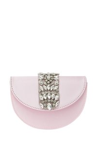 Rózsaszín selyem clutch félhold formával, középen ezüstszínű díszítéssel, tiszta strasszokkal. Simás textúrájú és varrott.