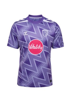 Fioletowa koszulka piłkarska AFC Bournemouth z jasnofioletowym zygzakowatym wzorem, białymi logo i czerwonym okręgiem sponsora Vitality na przodzie.