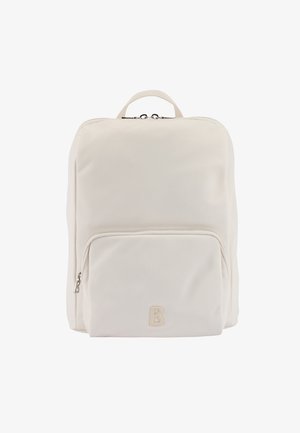 Rechteckiger Rucksack in Cremefarbe mit Tragegriff oben, Frontreißverschlusstasche, silbernen Reißverschlüssen und einem kleinen eingeprägten "B"-Logo auf der Tasche.